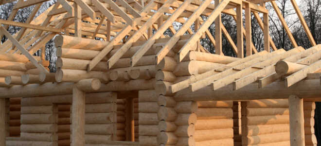 Современный стройматериал: минусы и плюсы оцилиндрованного бревна